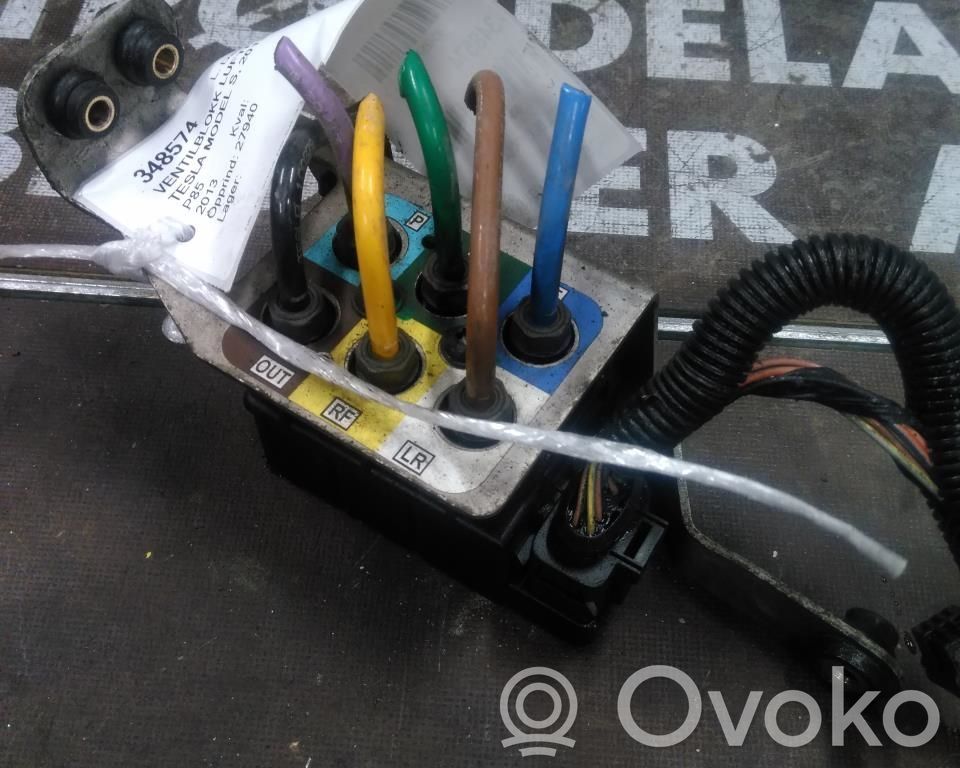 Tesla Model S Verteiler / Ventilblock Luftfederung