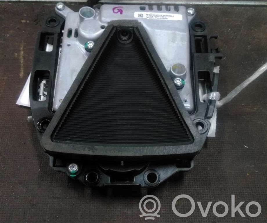 Tesla Model S Vordere Sensorhalterung Einparkhilfe Parktronic PDC 