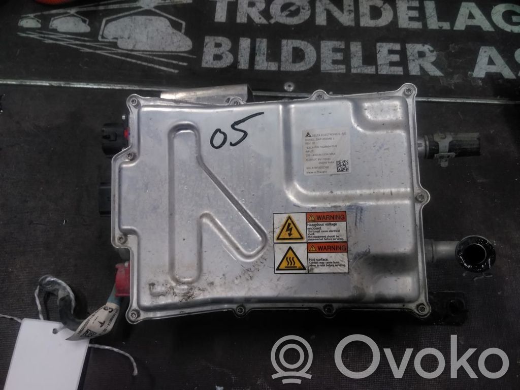 Tesla Model S Convertor-inversor tensiune 