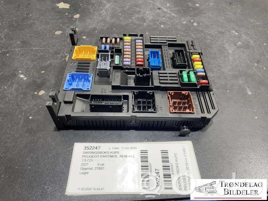 Peugeot Partner III Fuse box set 