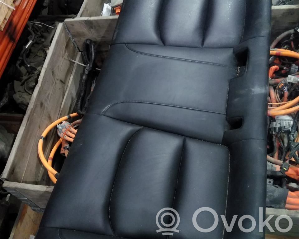 Tesla Model 3 Takaistuin 