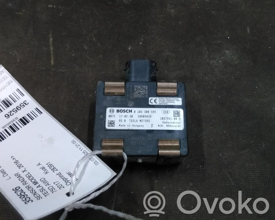 Tesla Model X Distronic sensor radar 