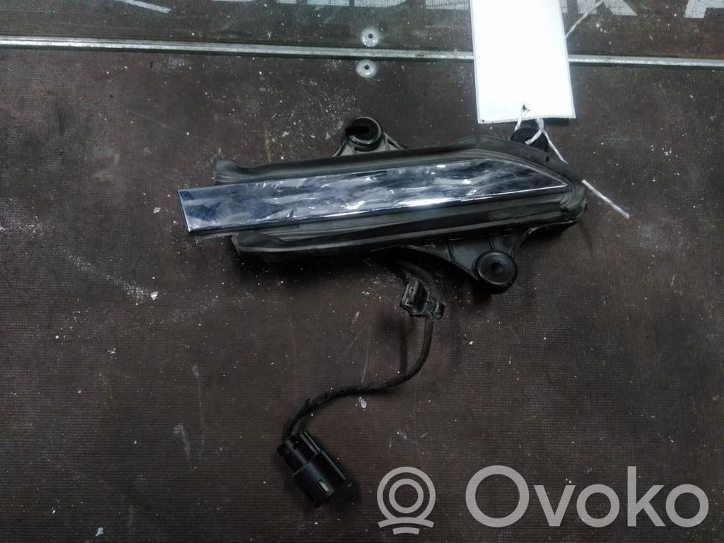 Tesla Model X Manecilla externa puerta delantera 