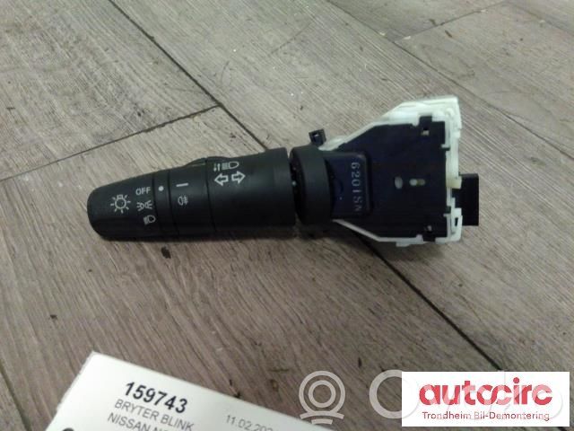 Nissan Note (E11) Other switches/knobs/shifts 