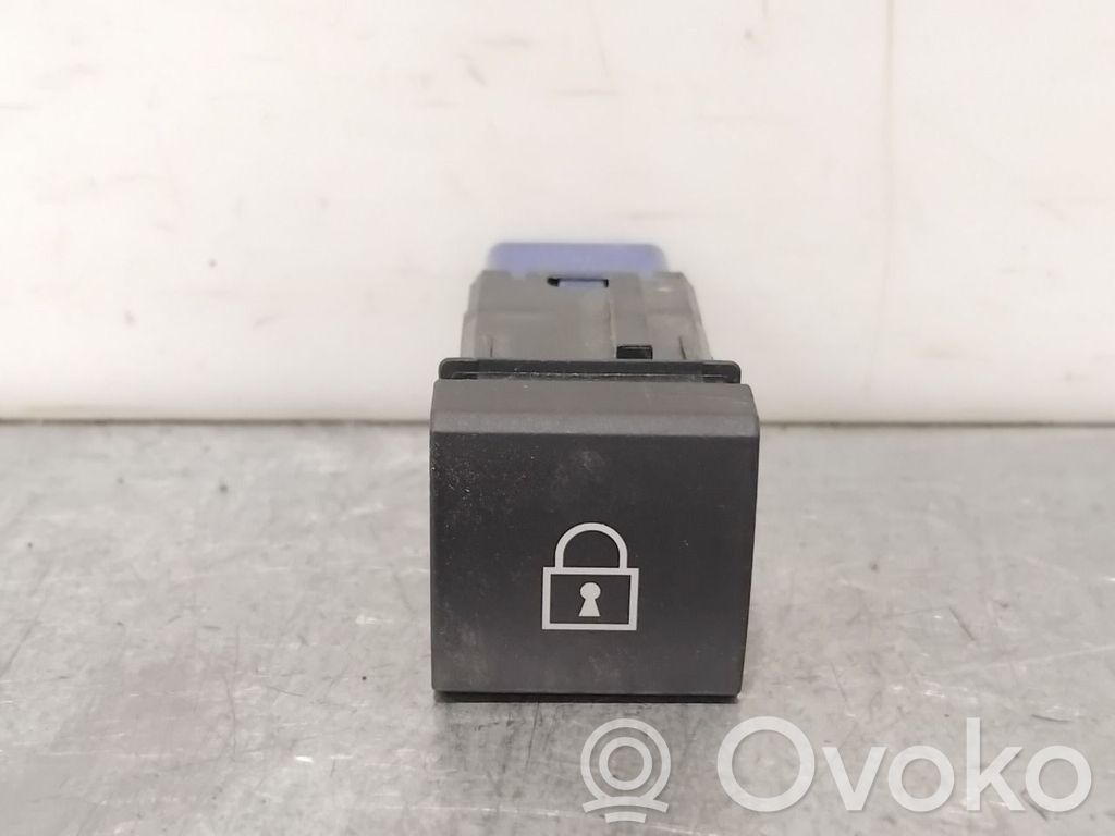 Toyota Corolla E210 E21 Interruptor para abrir la puerta trasera 