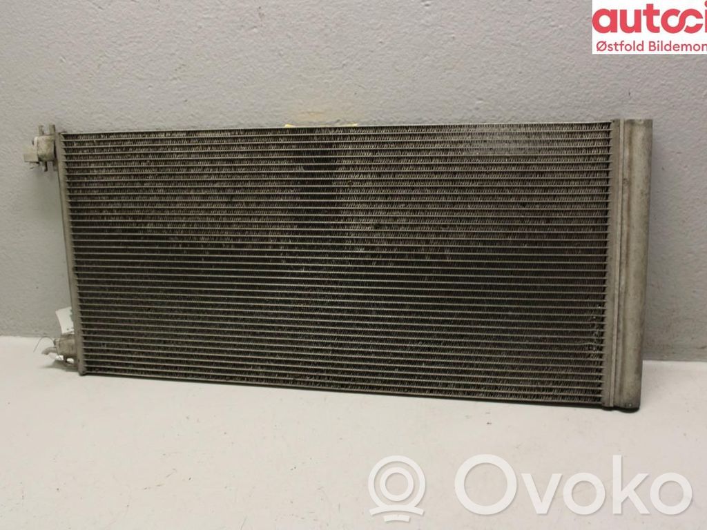 Opel Vivaro Radiateur de refroidissement
