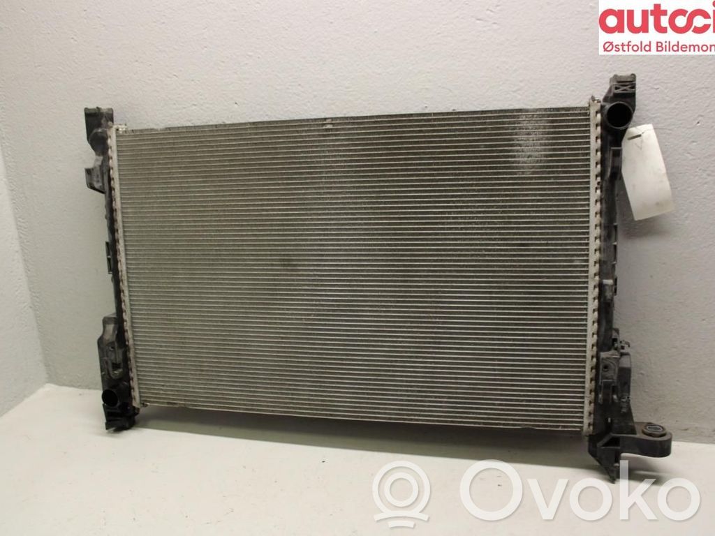 Opel Vivaro Radiatore di raffreddamento 