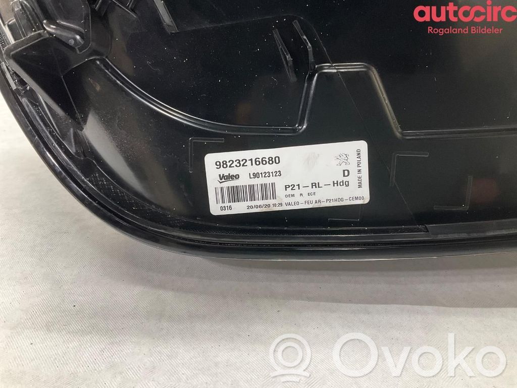 Peugeot 208 II Задний фонарь в кузове