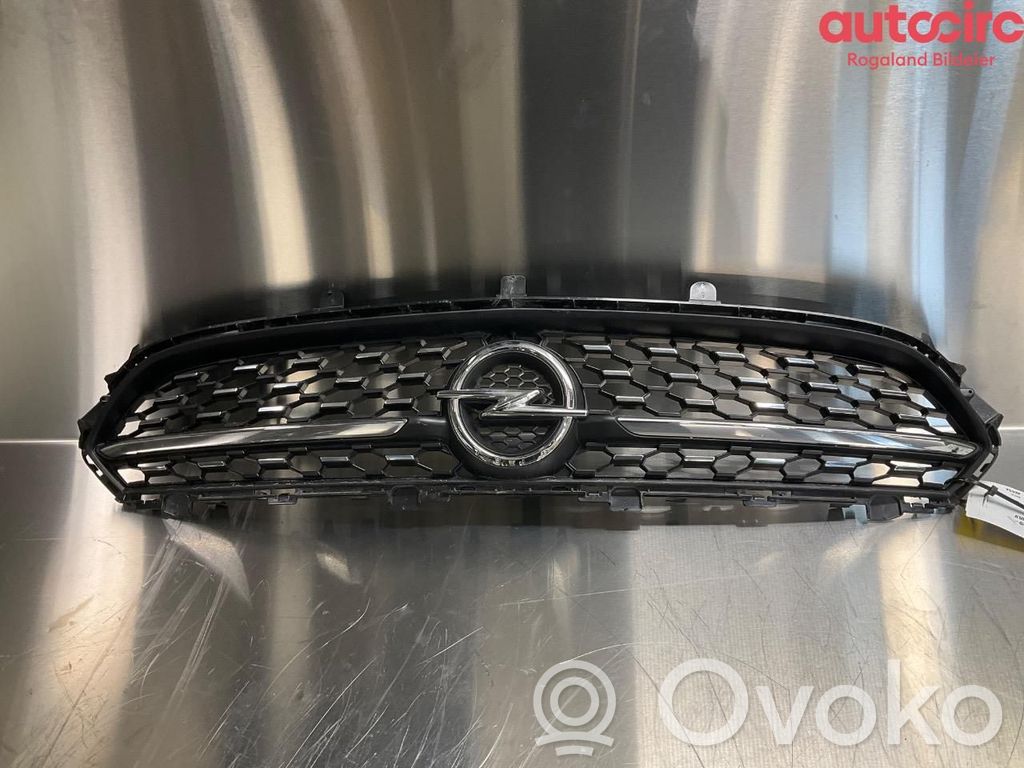 Opel Corsa F Rejilla delantera 