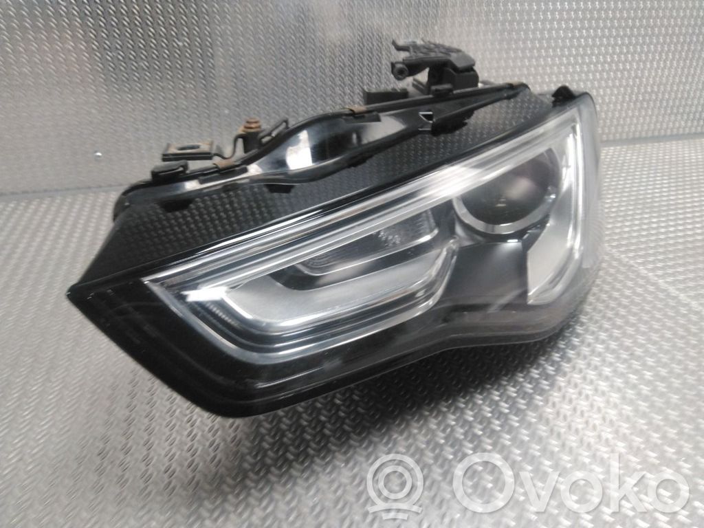 Audi A5 8T 8F Lampa przednia 