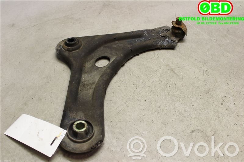 Peugeot 208 I Braccio di controllo sospensione anteriore
