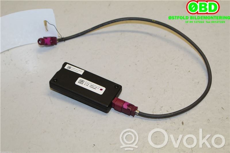 Tesla Model S Aerial antenna amplifier 