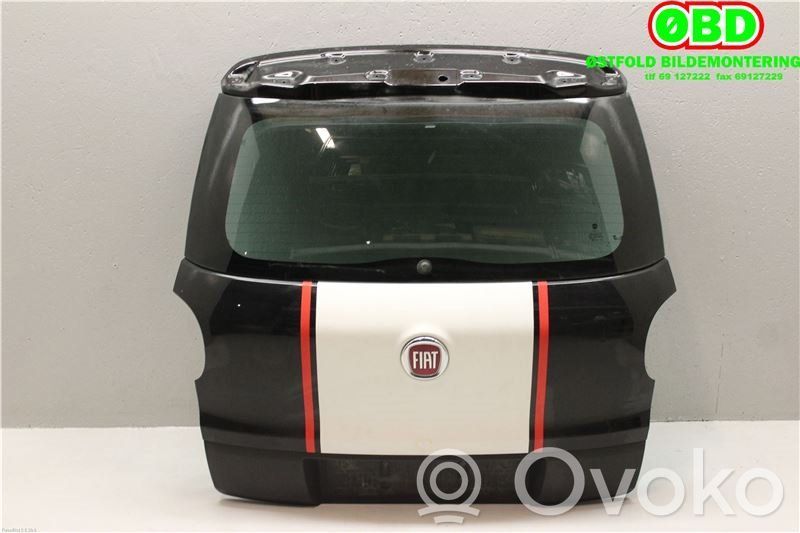 Fiat 500L Tylna klapa bagażnika 