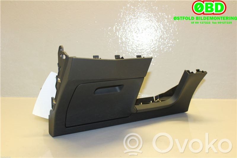 Audi e-tron Glove box 