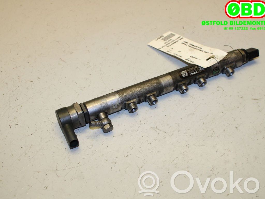BMW 5 E60 E61 Fuel distributor 