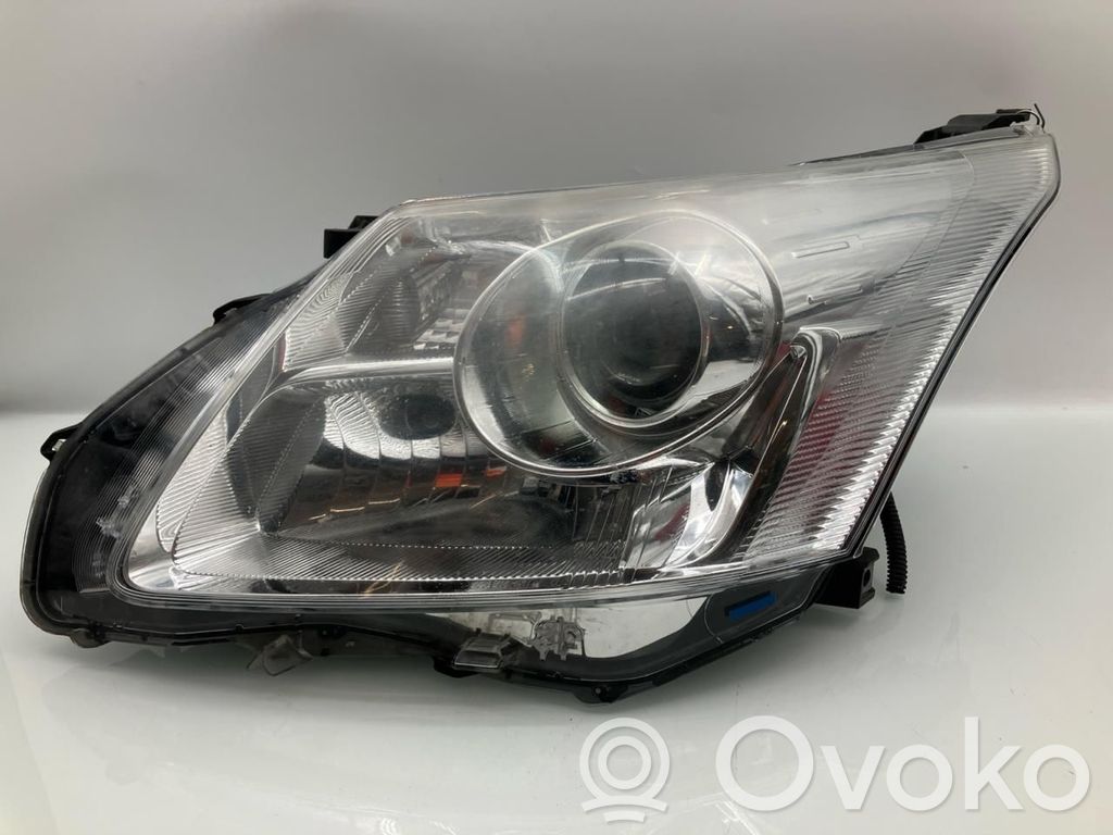 Toyota Avensis T270 Lampa przednia 