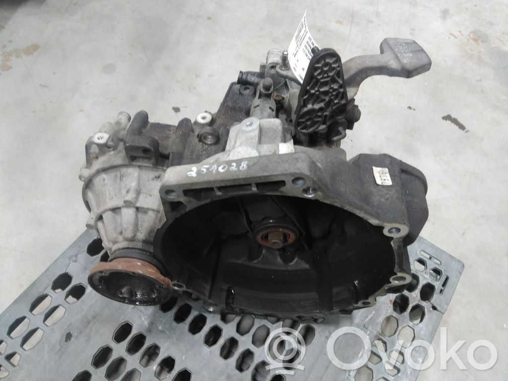 Volkswagen PASSAT B7 Scatola del cambio manuale a 6 velocità 