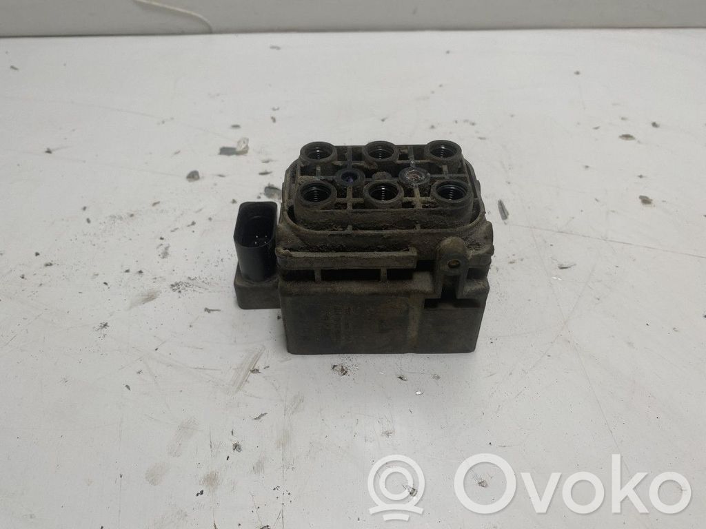 Audi Q7 4L Blocco valvola della sospensione pneumatica 