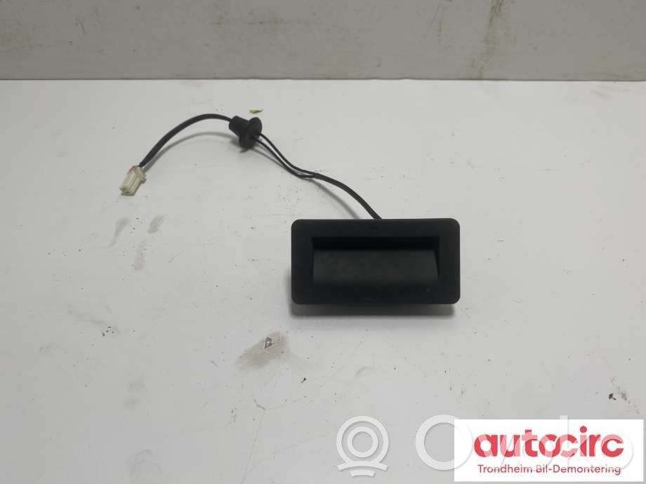 MG MG4 ev Tailgate opening switch 