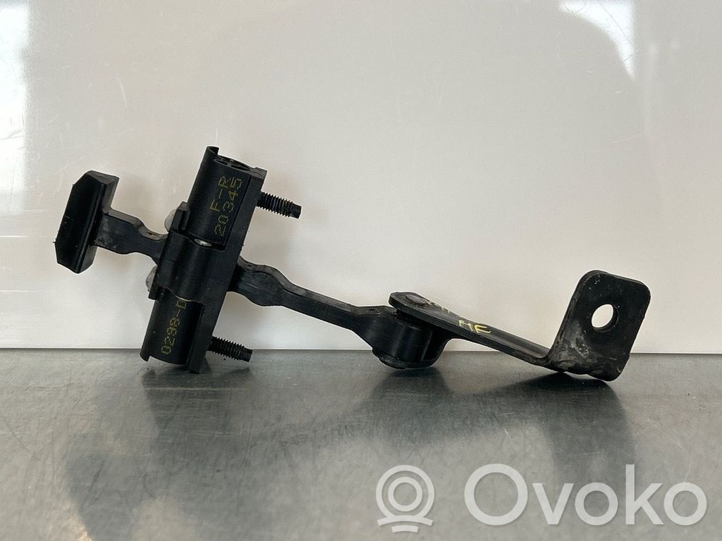 Tesla Model 3 Etuoven pidätin 