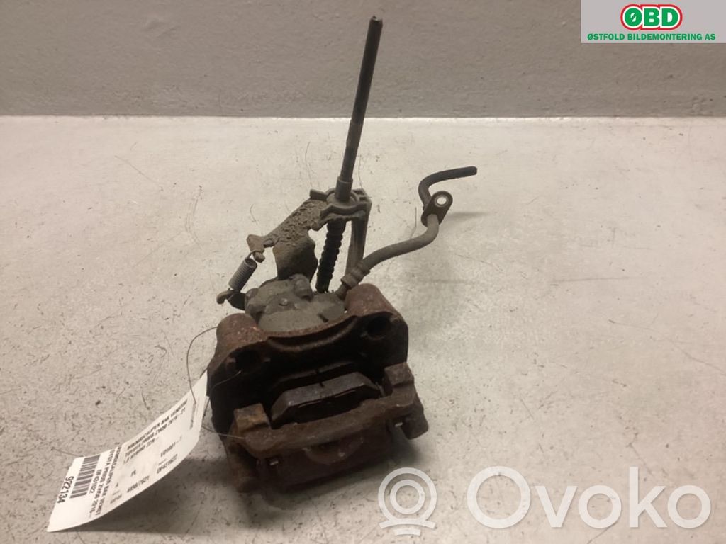 Toyota Prius (XW50) Pinza del freno posteriore 