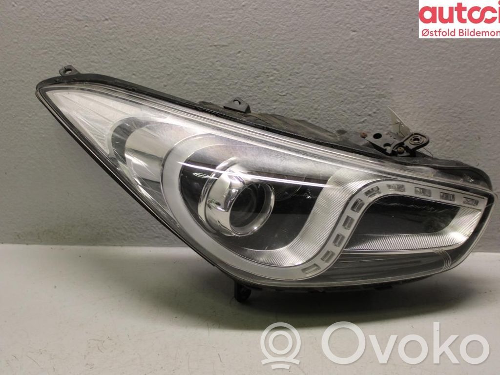 Hyundai i40 Lampa przednia 