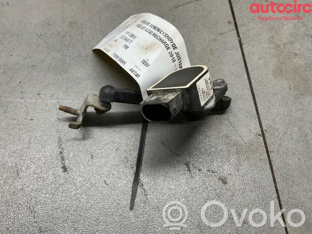 Volvo XC40 Senzor înălțime suspensie față pneumatică 