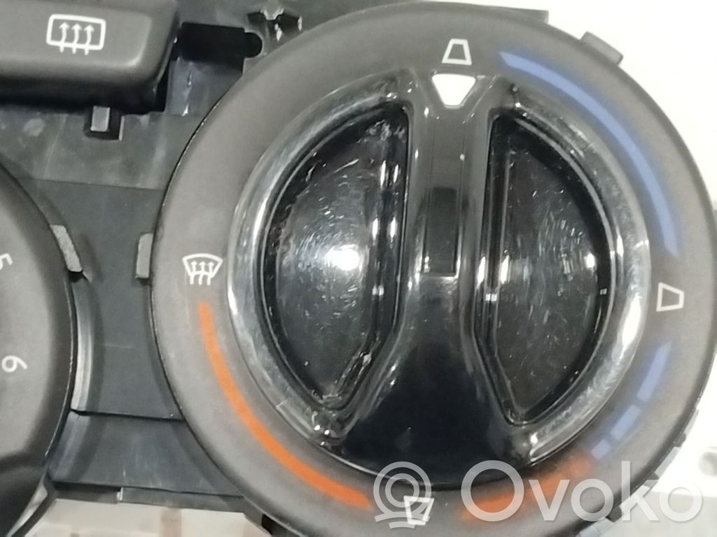 Peugeot 208 I Console centrale, commande chauffage/clim 