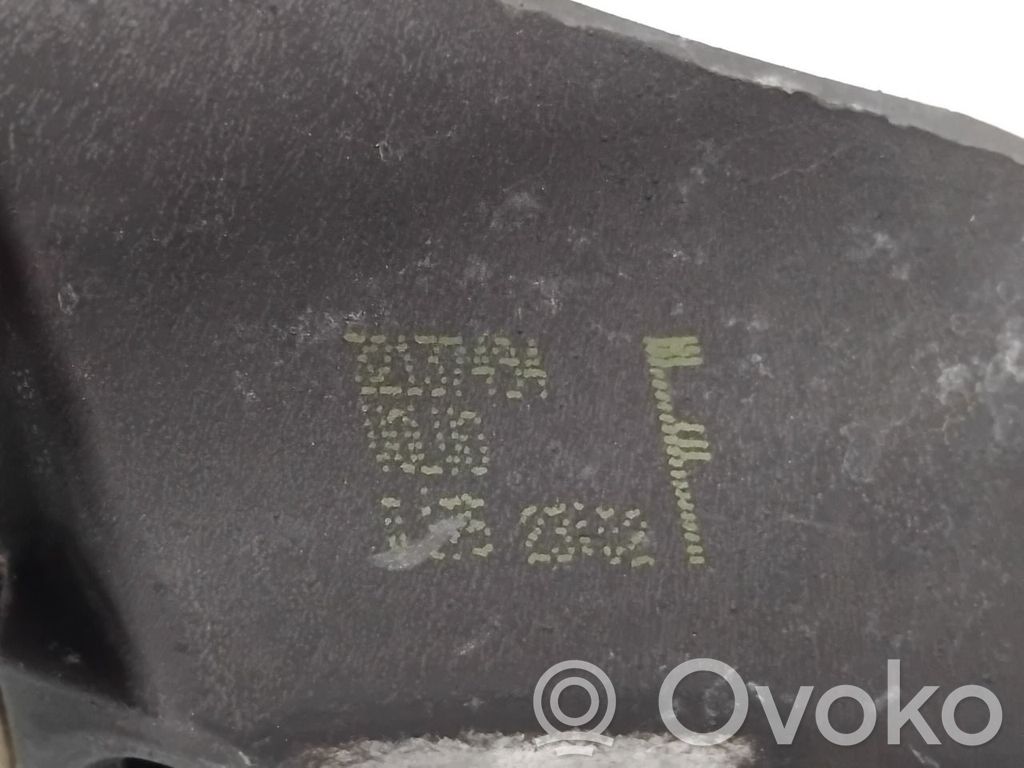 Volvo V60 Engine mount bracket 