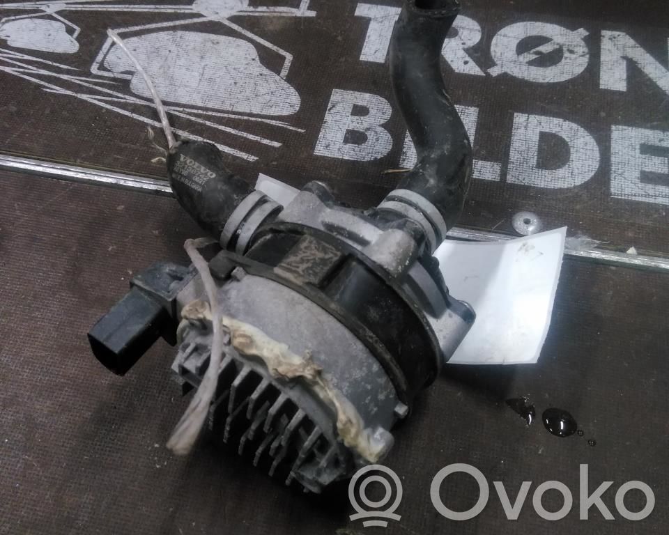 Volvo XC40 Pompă apă 