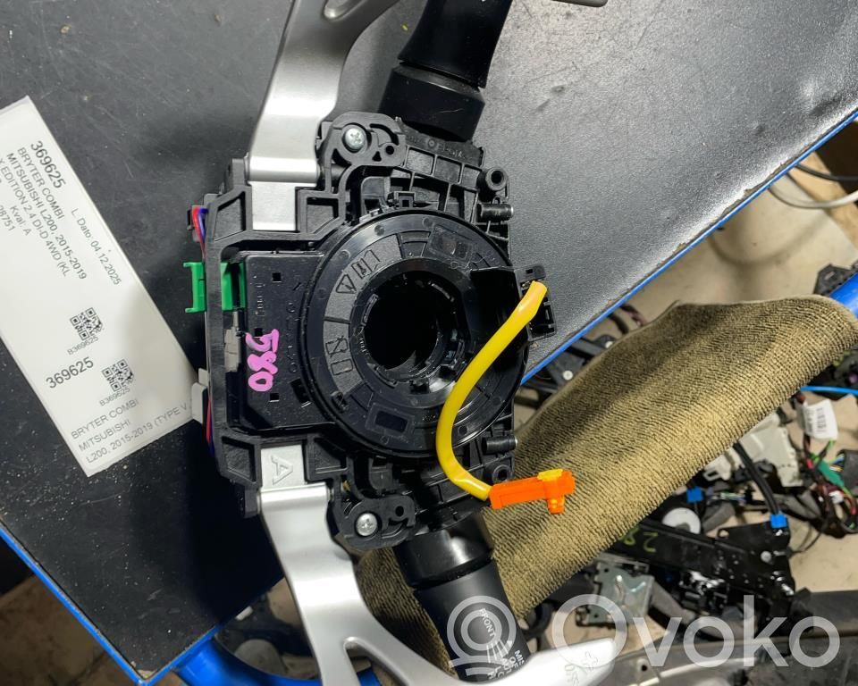 Mitsubishi L200 Interruptor de control multifunción 