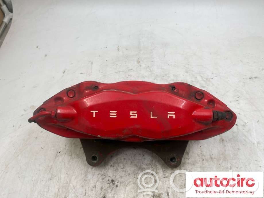 Tesla Model X Передний суппорт 