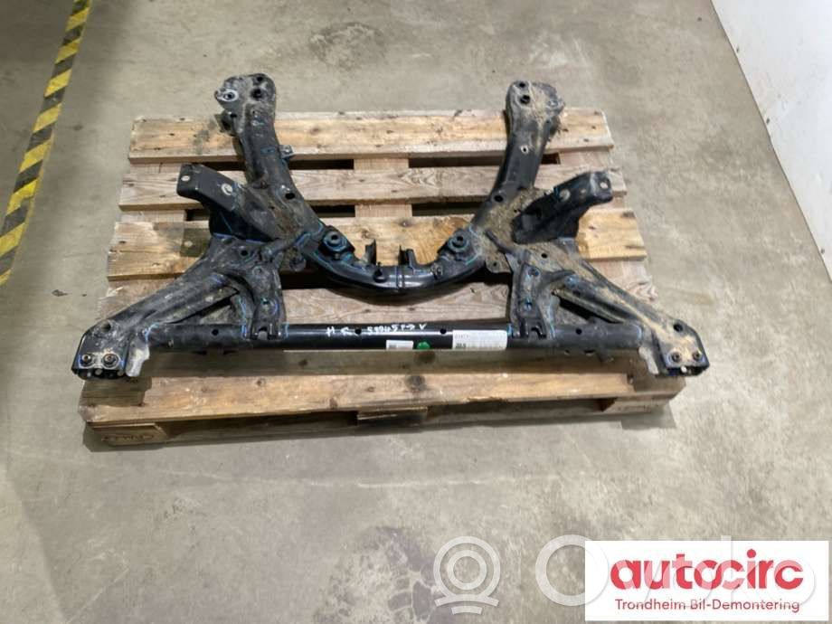 Tesla Model Y Priekinis traversas 