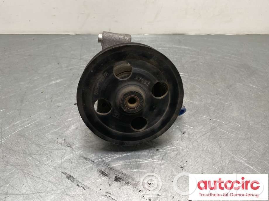 Volvo V70 Ohjaustehostimen pumppu 