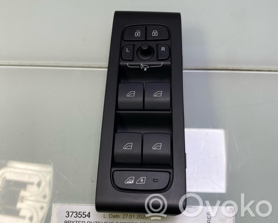 Volvo XC40 Electric window control switch 