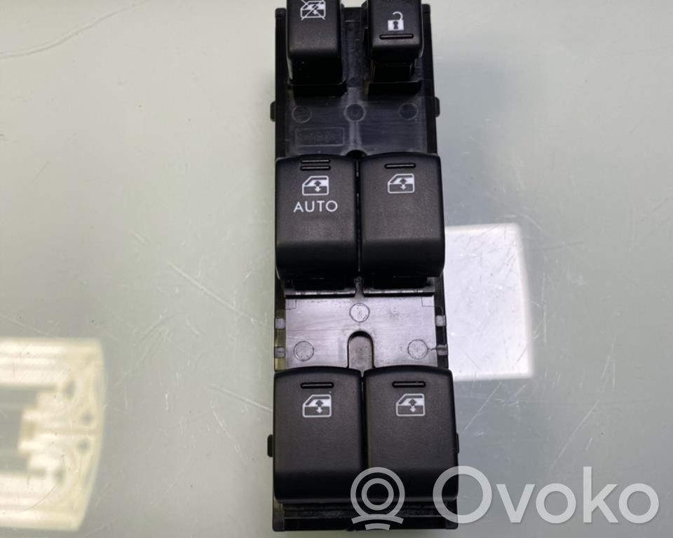 Subaru Forester SJ Electric window control switch 