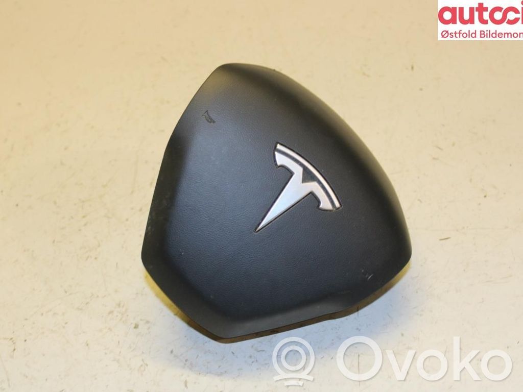 Tesla Model 3 Vairo oro pagalvė 