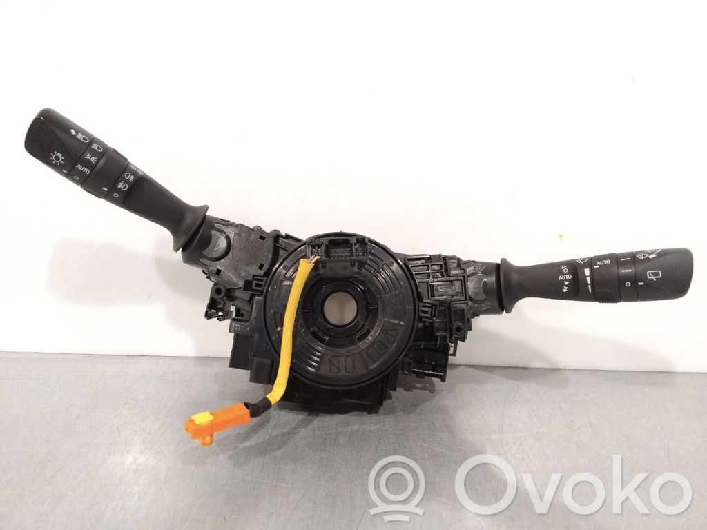 Toyota RAV 4 (XA40) Interruptor de control multifunción 