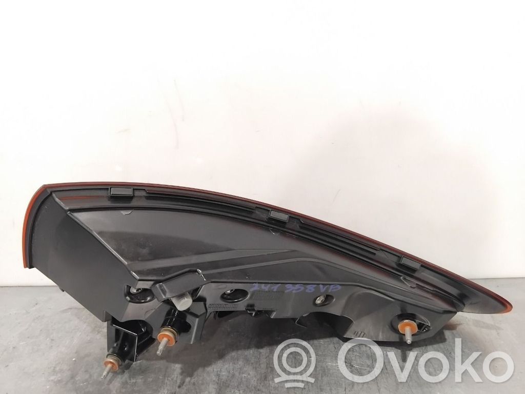 Mercedes-Benz EQC Lampă spate în caroserie 