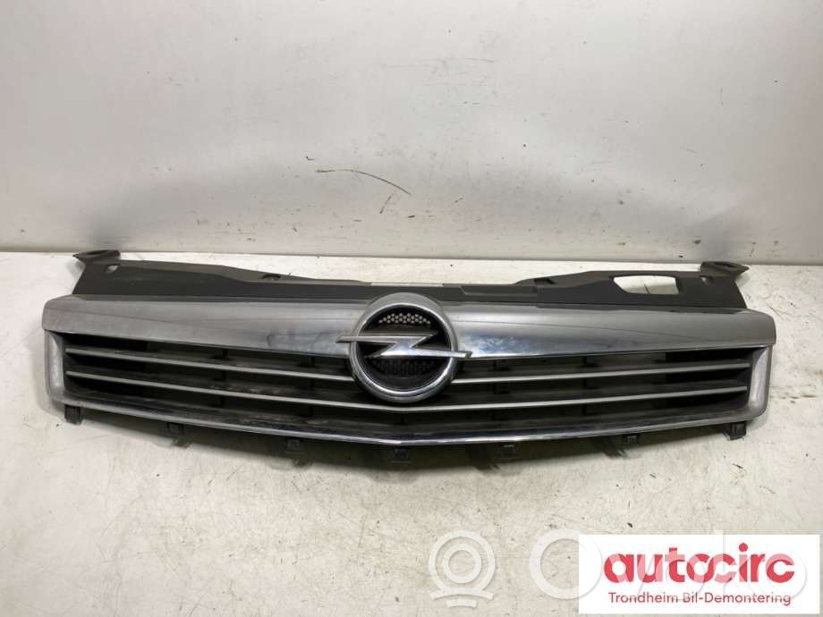 Opel Astra H Etusäleikkö 