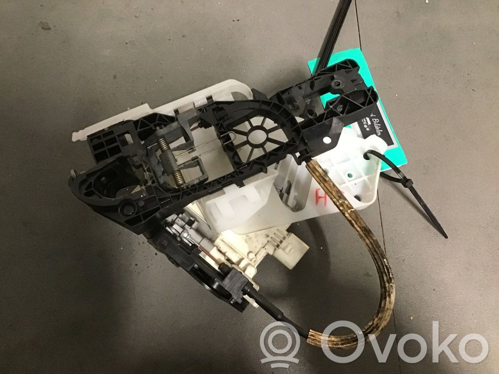 Volkswagen PASSAT B7 Serratura portiera anteriore