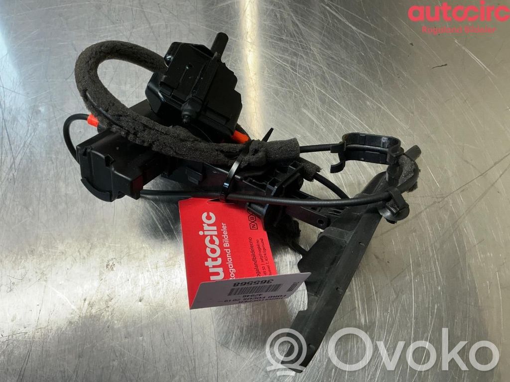 Ford Focus Front door check strap stopper 