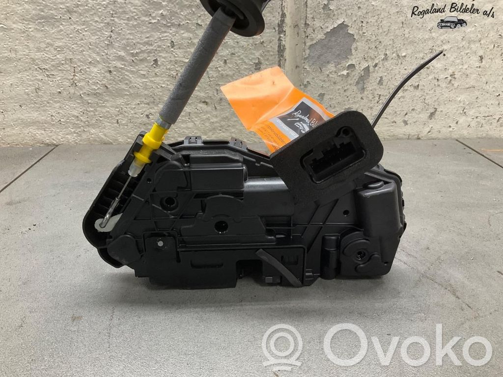 Audi A3 8Y Cerradura de puerta trasera 