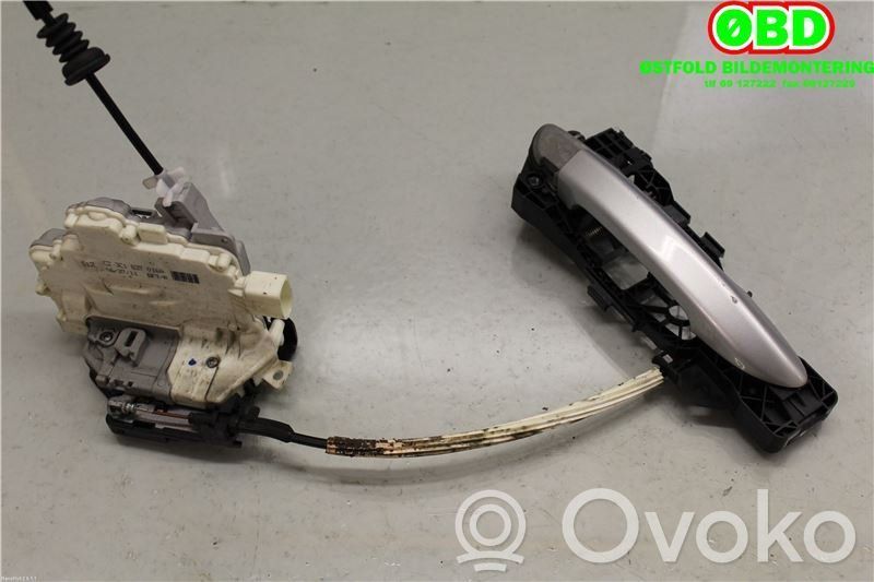 Volkswagen PASSAT B7 Zamek drzwi przednich
