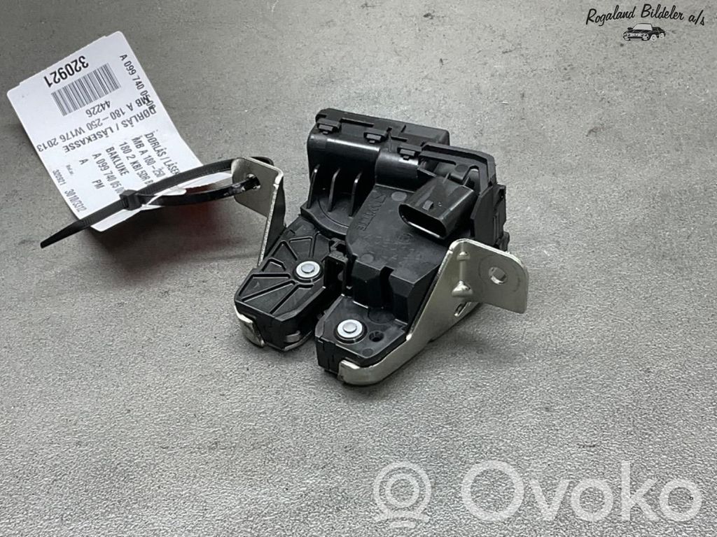 Mercedes-Benz A W176 Serratura portiera anteriore