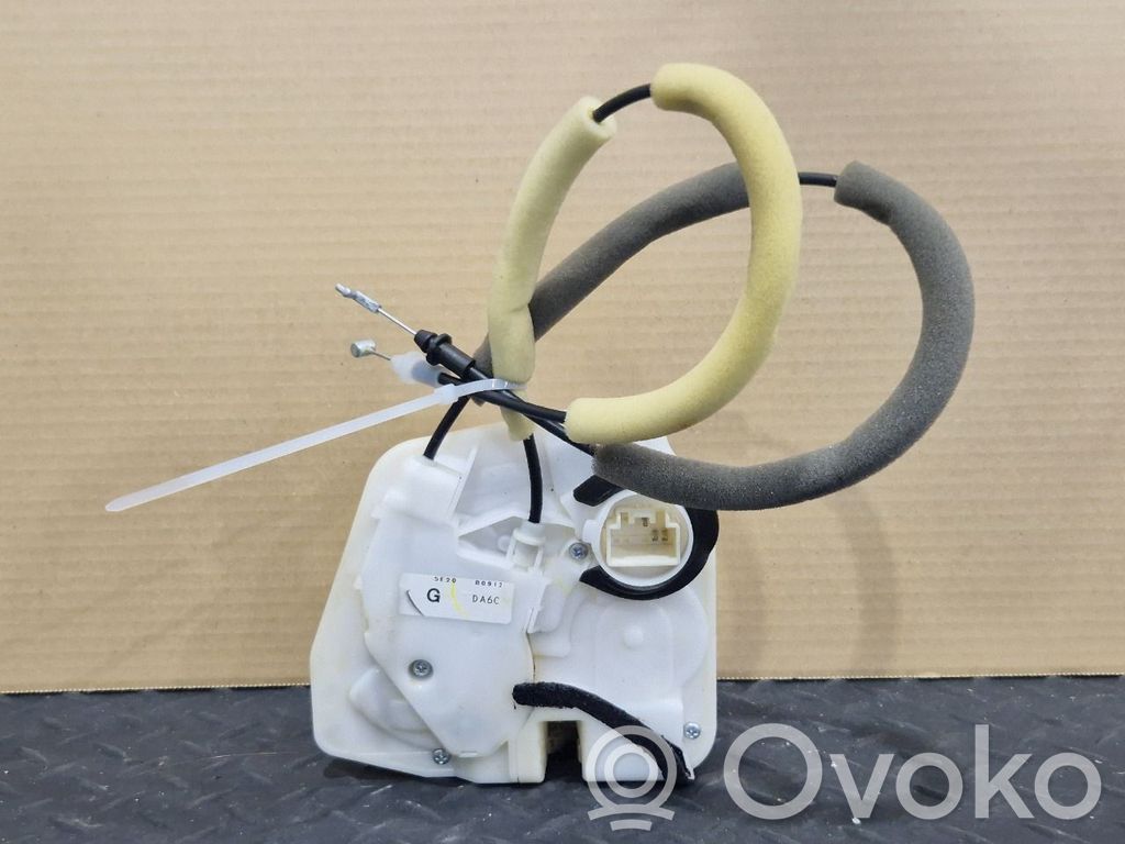 Mazda 2 Zamek drzwi przednich 