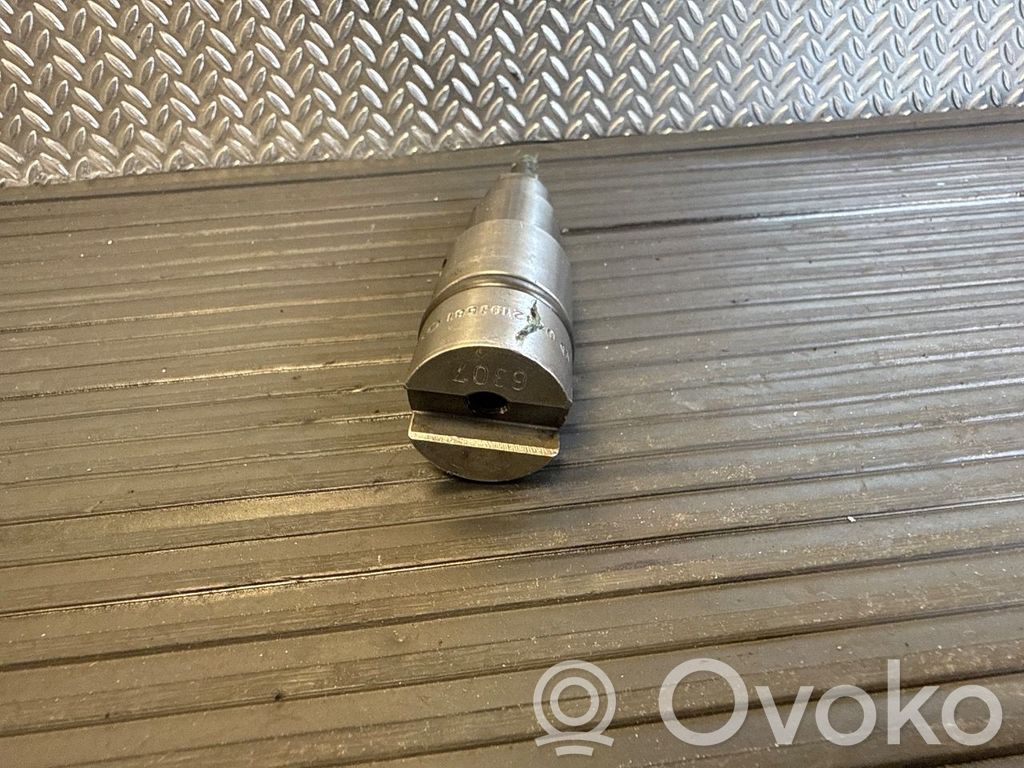 Injecteur de carburant   5013848AA,5013848AA