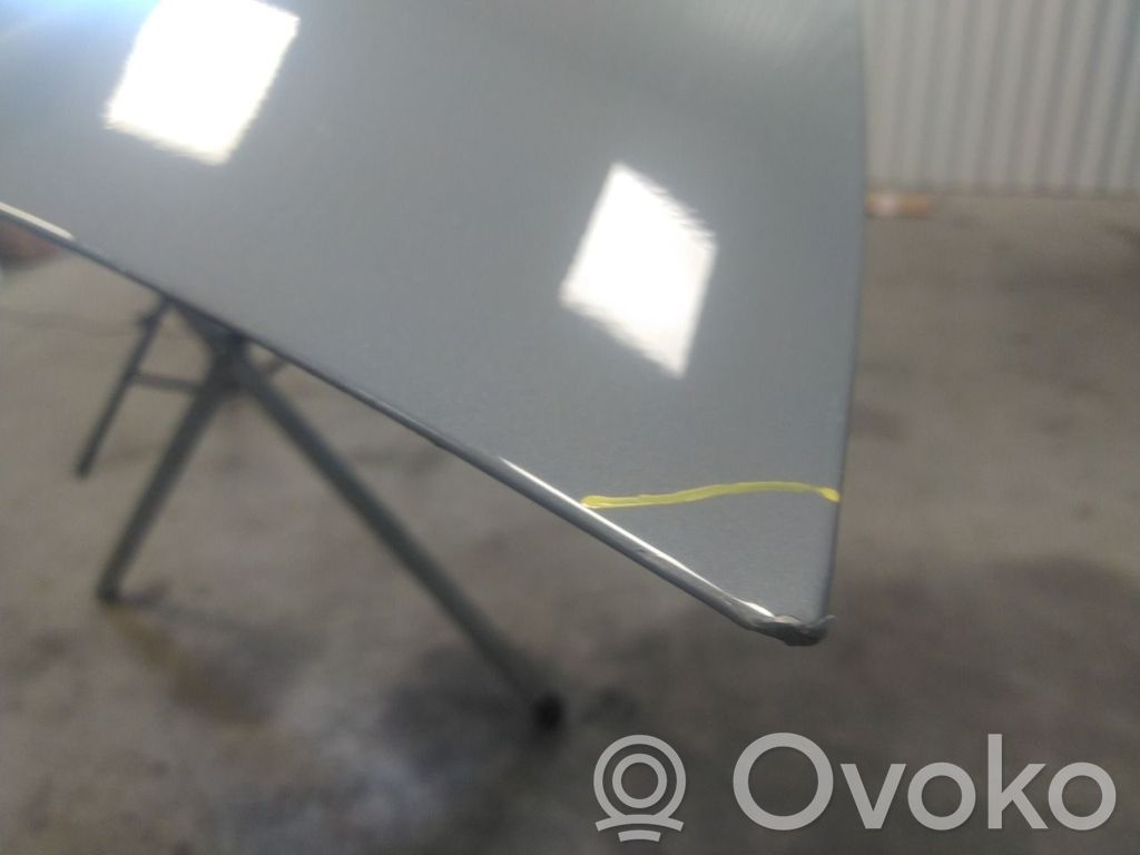 Toyota Yaris Vano motore/cofano