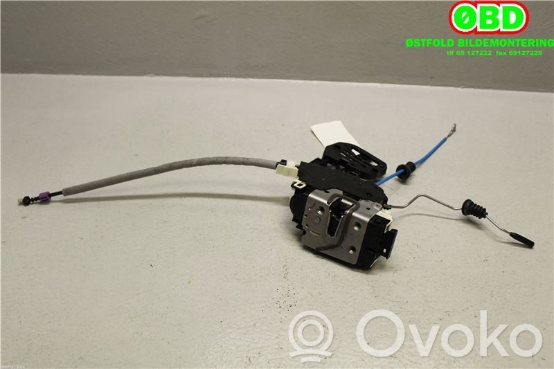 Mercedes-Benz A W176 Serratura portiera anteriore