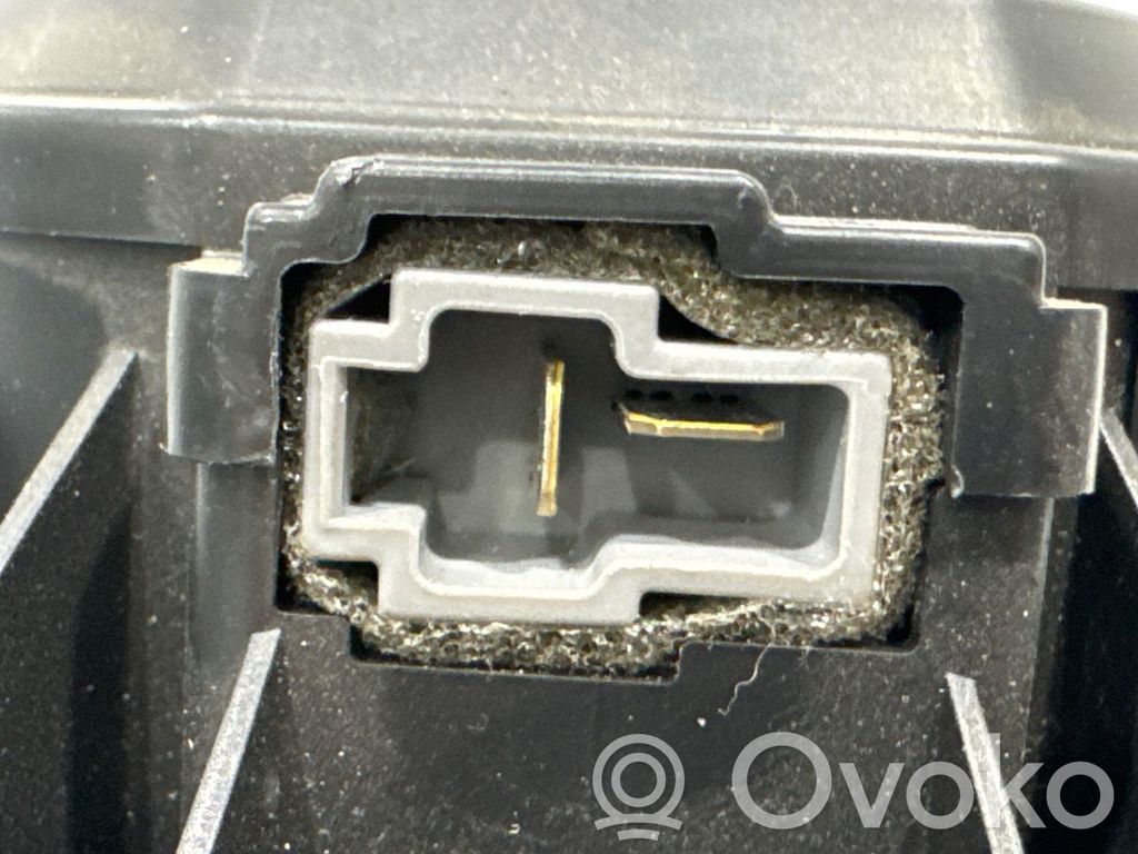 Tesla Model X Mazā radiatora ventilators 